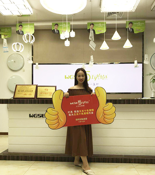 ���ʮɫ�����\����(w��)�A�����M�߿ڱ�