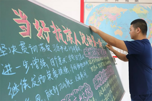 當(dāng)陽消防精心制作黑板報 助力主題教育活動