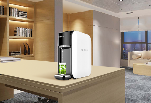 母愛似水，潤兒無形;健康飲水，納濾有“芯”