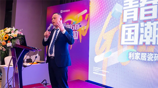 �۽� �����ҾӴɴu18����ж����¹�(ji��)���ӕ��A�M�ɹ�