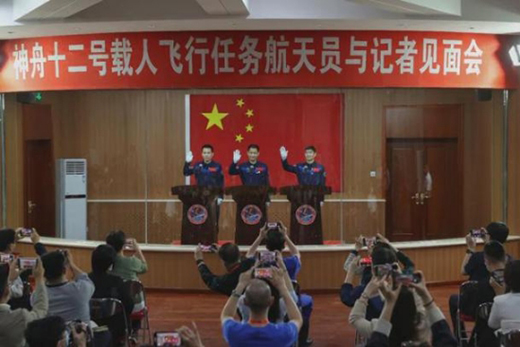 ���Z��������̽��̫�ՊW�ص�Ӣ�ۂ��¾�