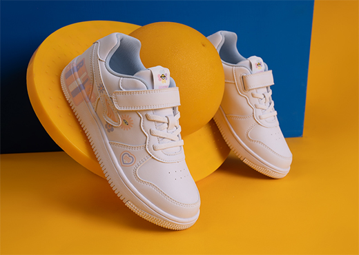 節(jié)到小暑炎熱至,穿上兒童運(yùn)動(dòng)鞋合理運(yùn)動(dòng)保健康