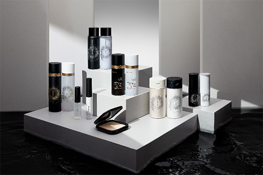 連續(xù)三年銷冠，它如何成為國內(nèi)定妝先鋒?