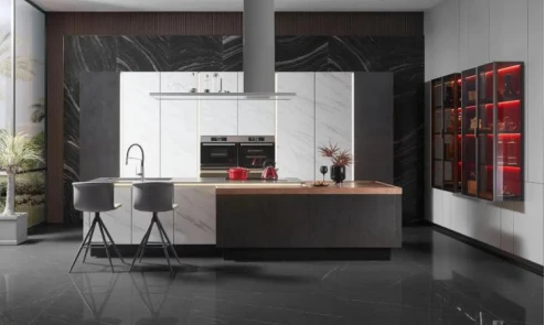 2021�W�ə��񡰵�ƽ����,���N��������M�е���