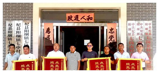 �Ҟ�Ⱥ���k���£�СС·���������l(xi��ng)���Ҹ�·