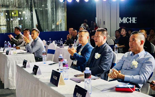 �������Ƽ�������⠻ݡ����������m����Ş���µ�ʢ��