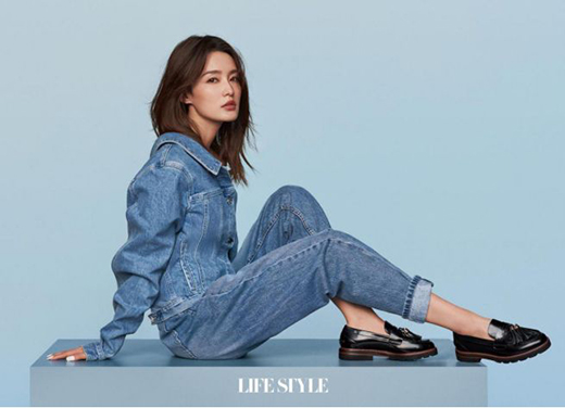 NINE WEST����ح����Ь�ĕr������ ���������^�r