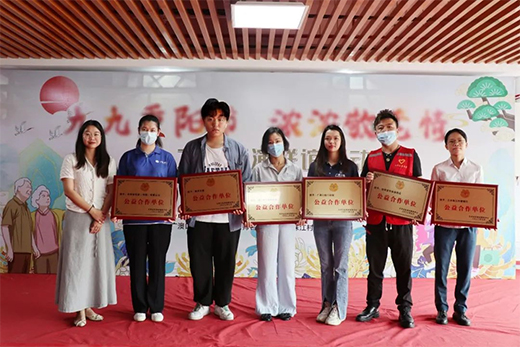 電梯安全科普，走訪慰問獨居老人，辛格林電梯這個重陽節(jié)公益活動很溫暖!