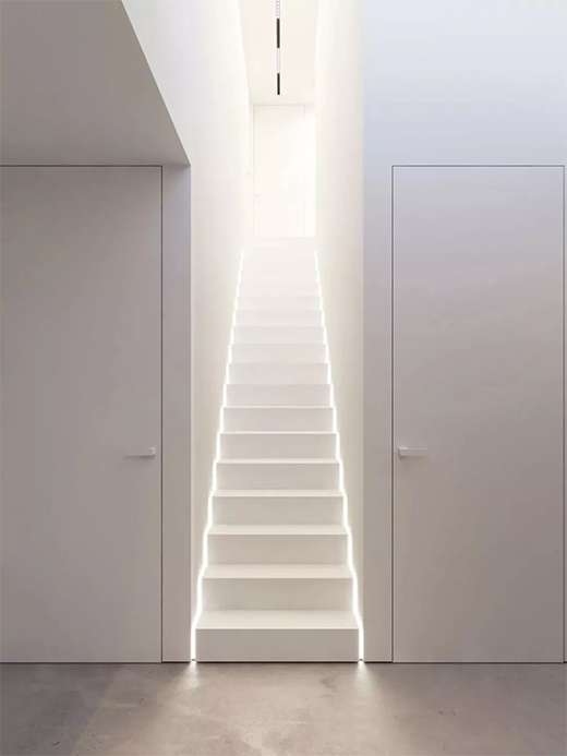 燈帶這么有情調(diào)，何不考慮裝一個