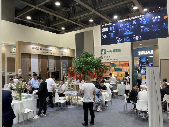 ��Ȼ֮�����Ҿ�֮�ס���һ����ҾӔy�Z¹�@�G�V�ݼҾ�չ!