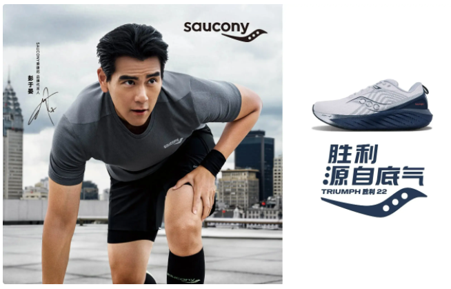 穿索康尼的彭于晏閃現(xiàn)上海機(jī)場(chǎng)