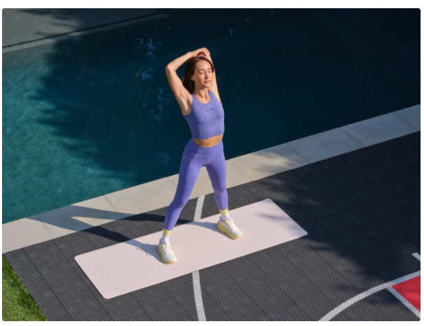 穿索康尼的彭于晏閃現(xiàn)上海機(jī)場(chǎng)